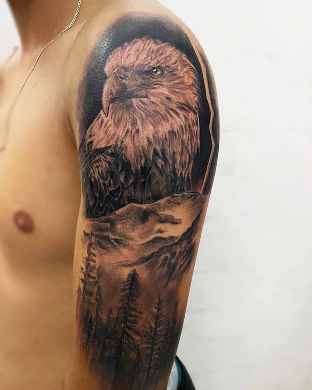 Especialista em Tatuagem Realista no Portal dos Ipês, Cajamar. Transformando memórias em arte na pele com técnica e segurança