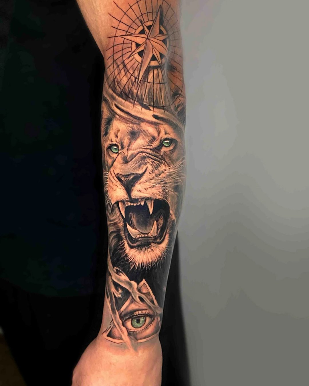 Especialista em Tatuagem Realista no Portal dos Ipês, Cajamar. Transformando memórias em arte na pele com técnica e segurança