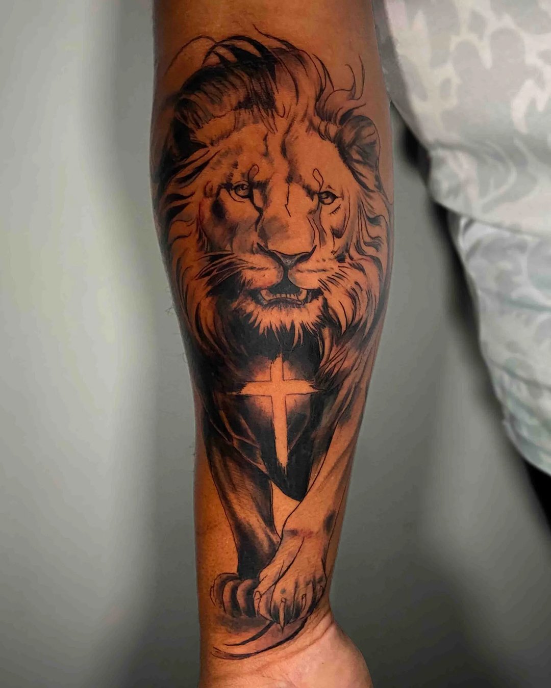 Especialista em Tatuagem Realista no Portal dos Ipês, Cajamar. Transformando memórias em arte na pele com técnica e segurança