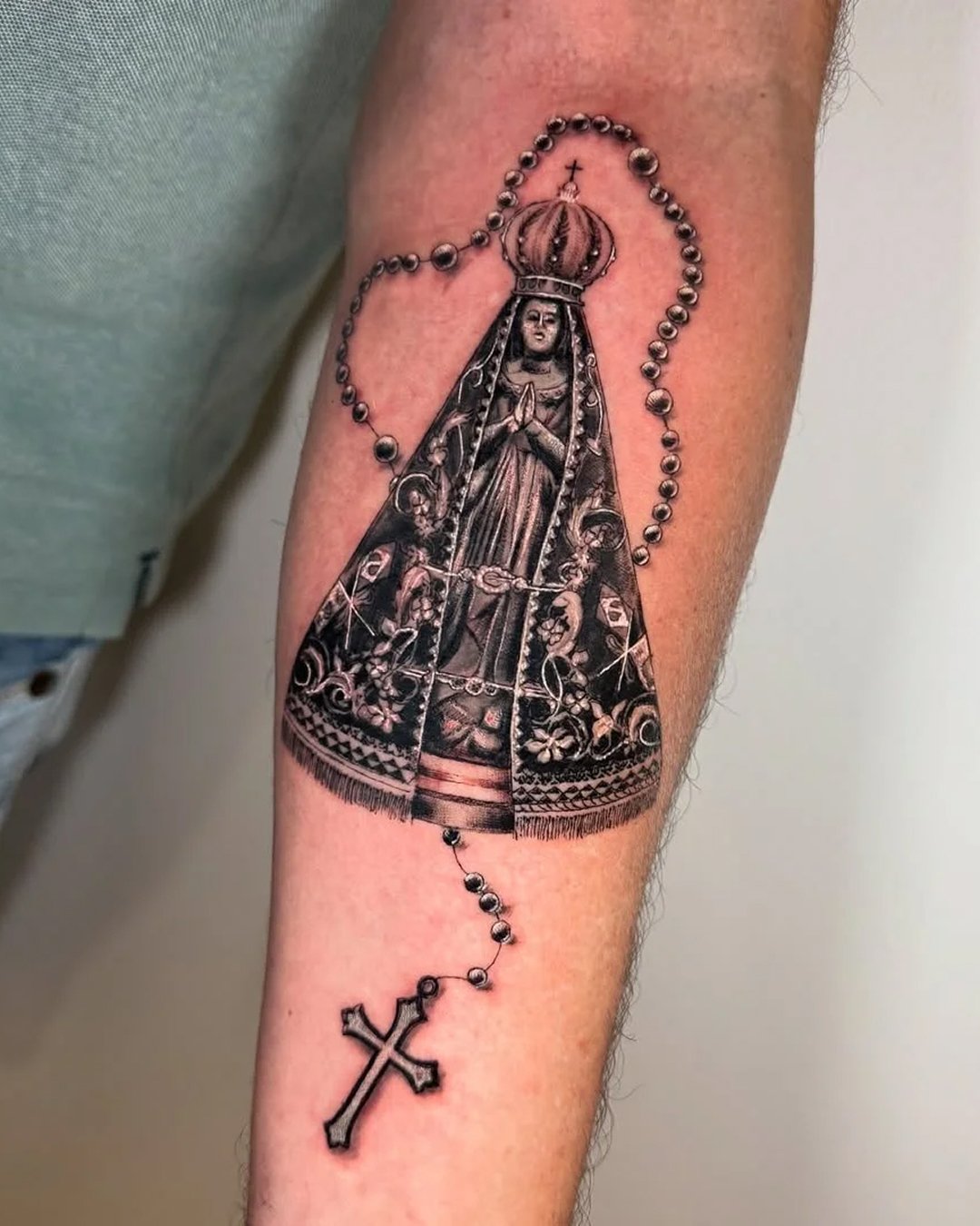 Especialista em Tatuagem Realista no Portal dos Ipês, Cajamar. Transformando memórias em arte na pele com técnica e segurança
